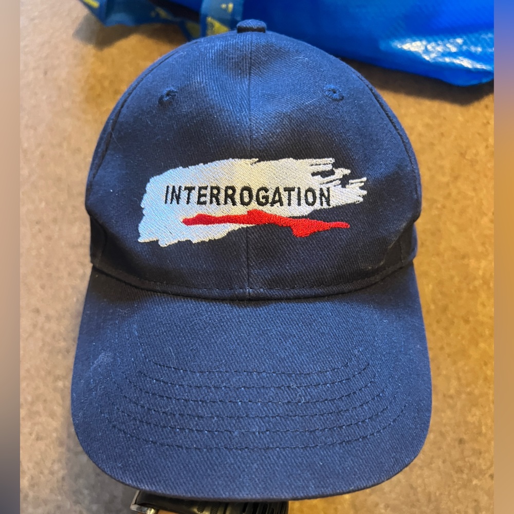 Interrogation (season 1) “crew wrap gift” (collectible)